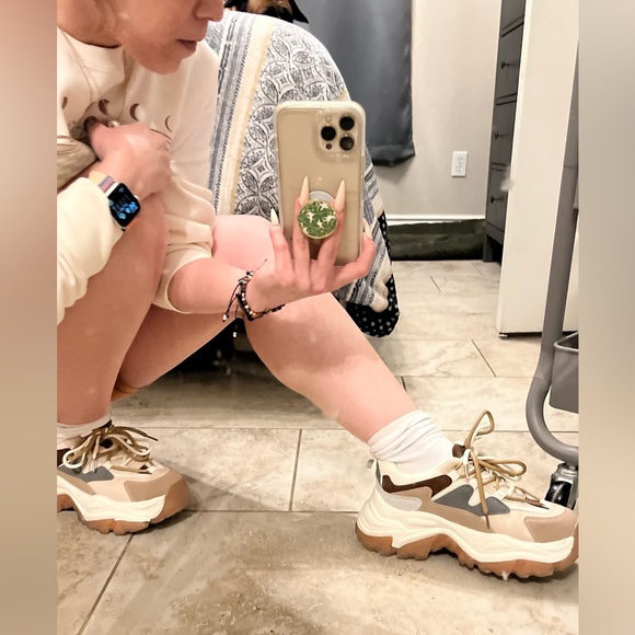 Meet your Posher, Sam - Picture 5 of 6